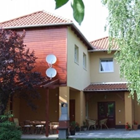 Ilona Apartmanhaz Komárom Eksteriør bilde
