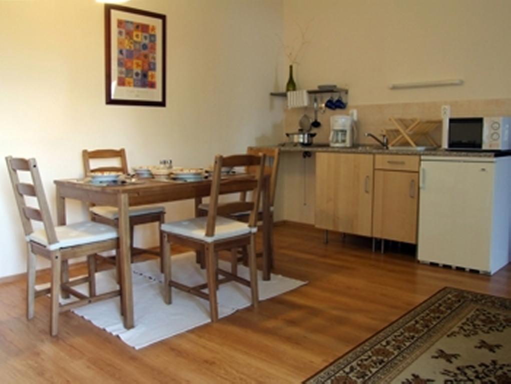 Ilona Apartmanhaz Komárom Rom bilde