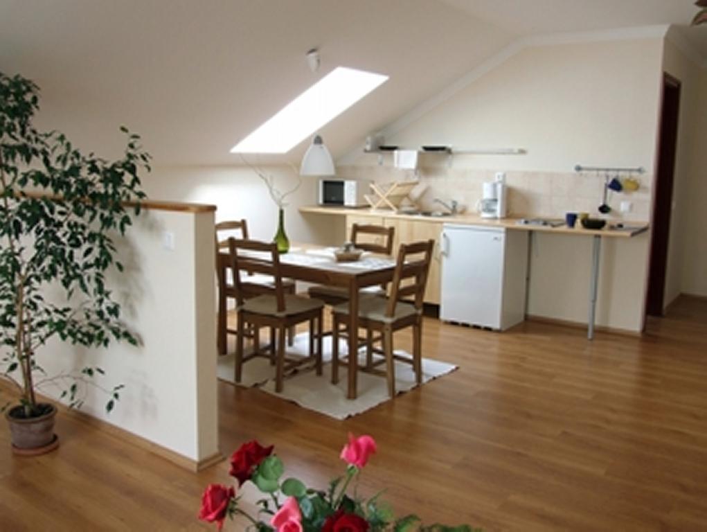 Ilona Apartmanhaz Komárom Rom bilde